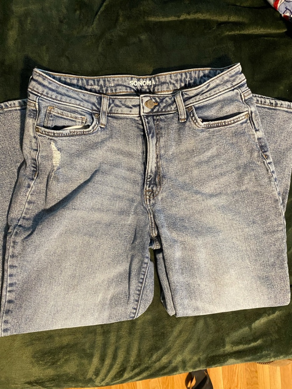 Sonoma Light Blue Denim Jeans with Contrast Stitching